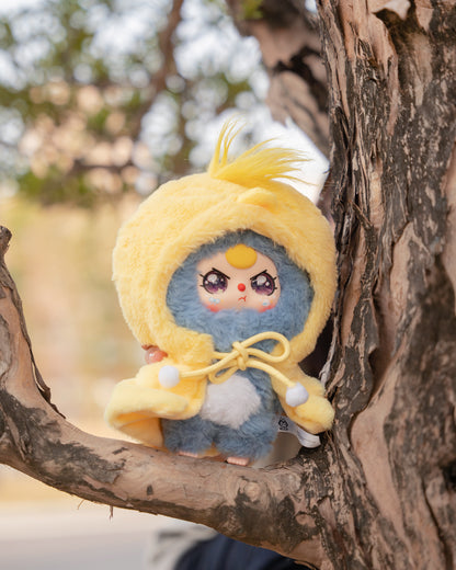 🦸‍♀️ Baby Three – Kahramanın Ben Değilim Peluş Sürpriz Kutu Figürü