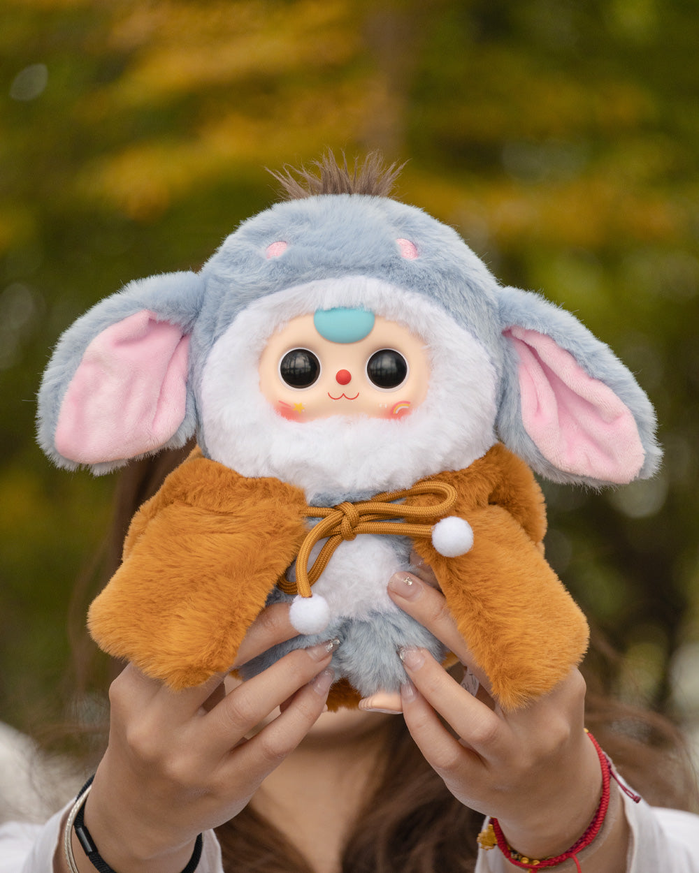 🦸‍♀️ Baby Three – Kahramanın Ben Değilim Peluş Sürpriz Kutu Figürü