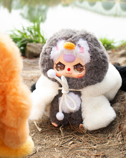 🦸‍♀️ Baby Three – Kahramanın Ben Değilim Peluş Sürpriz Kutu Figürü